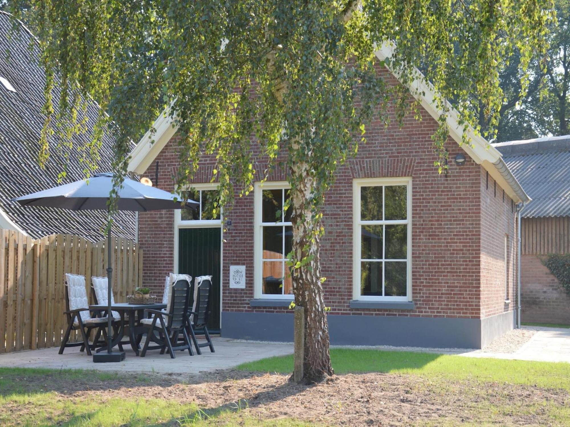 Quaint Farmhouse In Geesteren With Meadow View エクステリア 写真