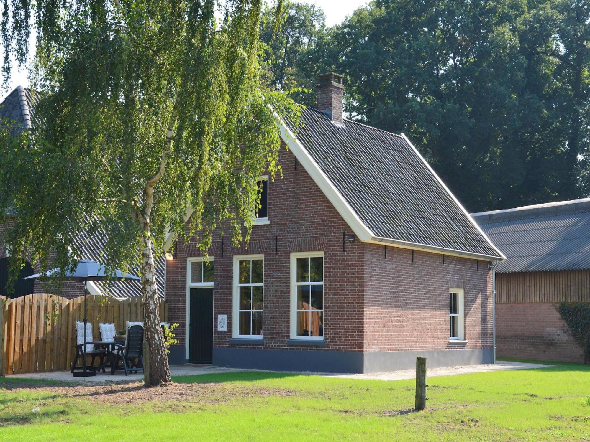 Quaint Farmhouse In Geesteren With Meadow View エクステリア 写真