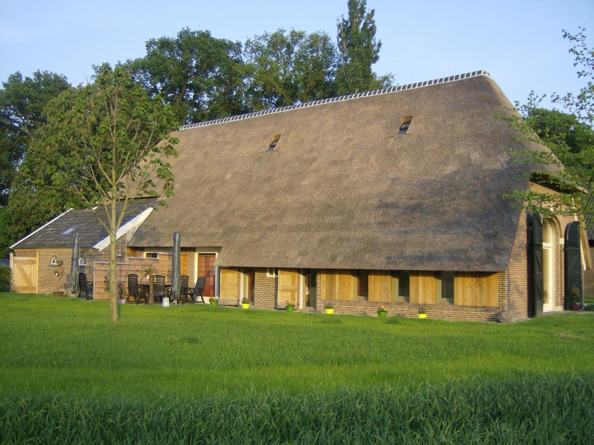 Quaint Farmhouse In Geesteren With Meadow View エクステリア 写真